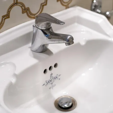 Daire Acciaiuoli 18 *