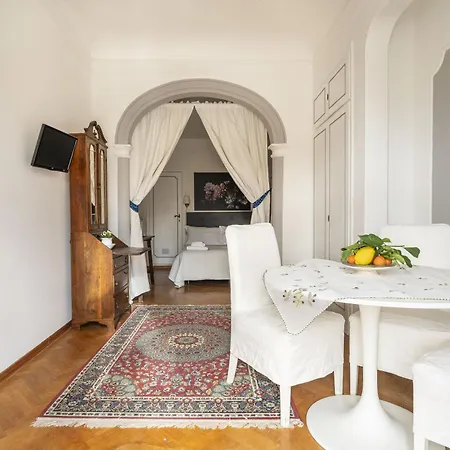 Acciaiuoli 18 Daire *