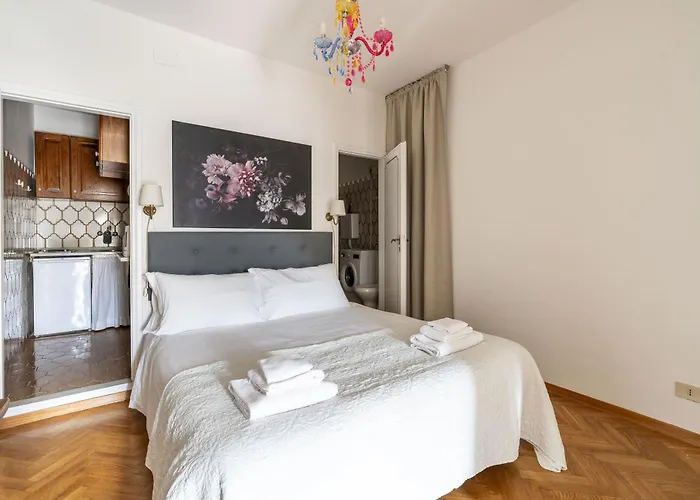 Acciaiuoli 18 Appartement *