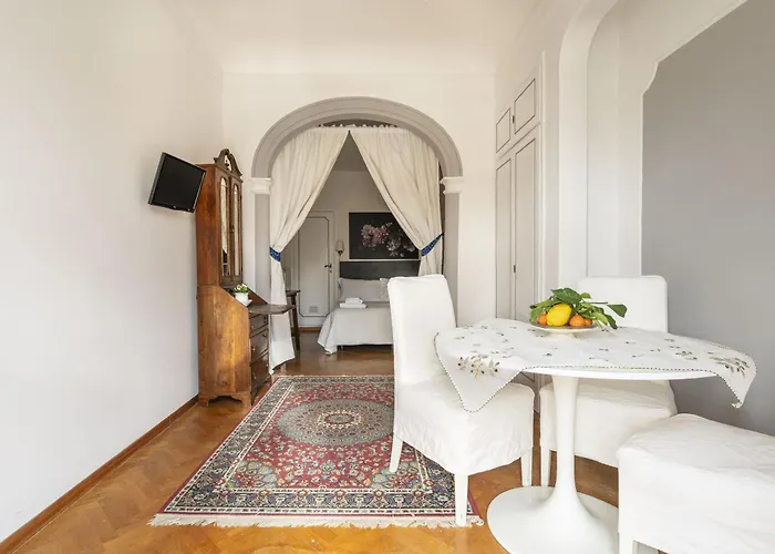 Acciaiuoli 18 Appartement *