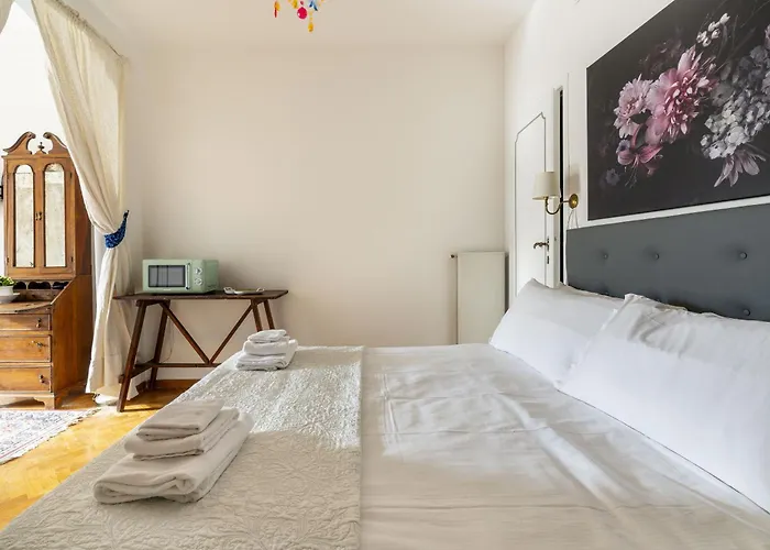 Acciaiuoli 18 Appartement *