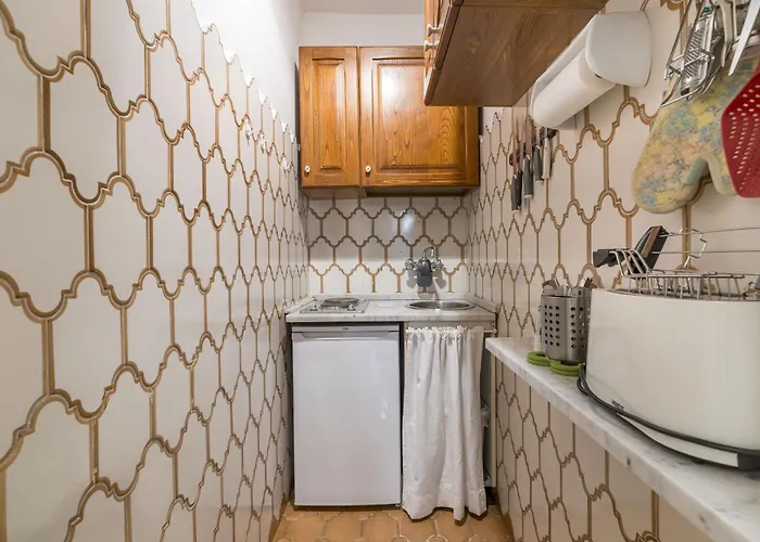 Acciaiuoli 18 * Florence